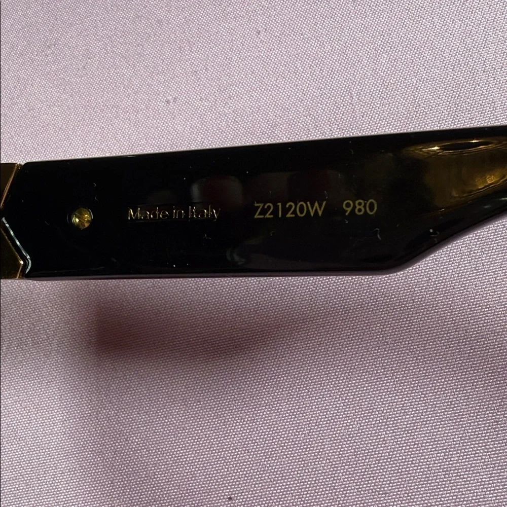 Louis Vuitton Sunglasses in Black with Gold Details -New, never worn - Picture 7 of 8